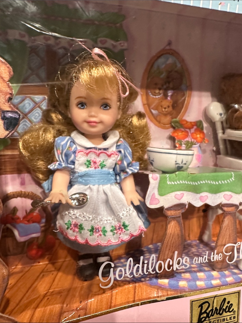 Barbie Goldilocks and the Three Bears Box Art - Blue/Pink/Gold - Picture 9 of 13